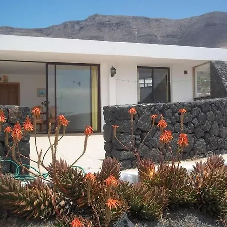 Semesterbostad Sleeps 4 Wifi T691442