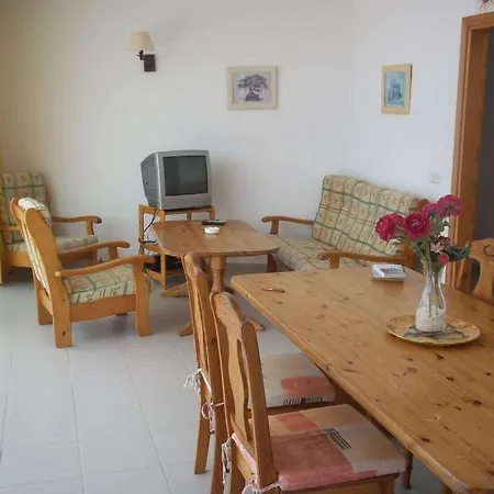 Semesterbostad Sleeps 4 Wifi T691442